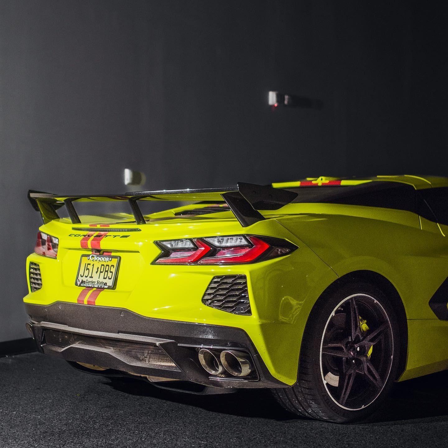 Fluorescent color-change wrap · Corvette C8